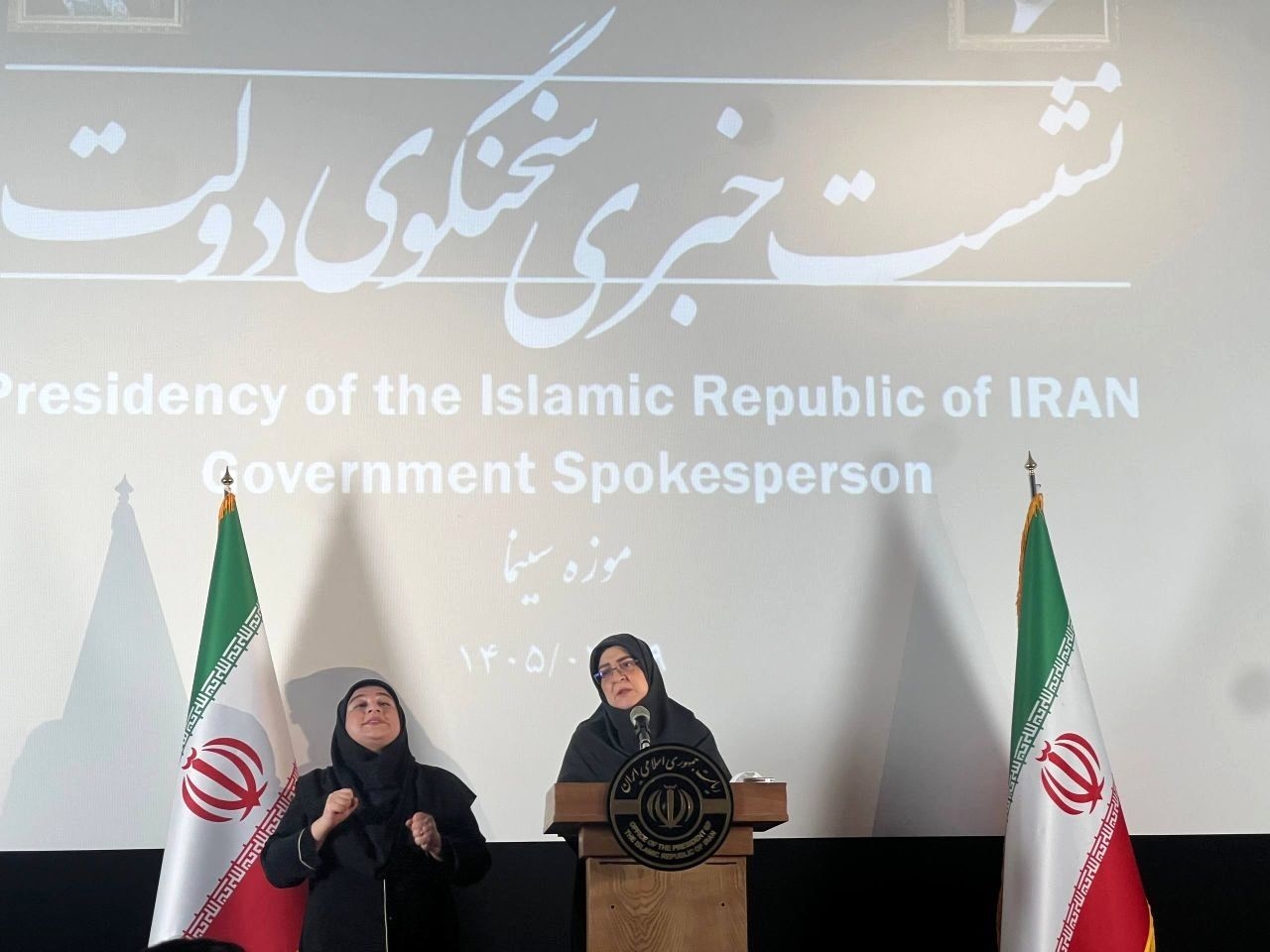 سخنگوی دولت یا کارخانه تولید روایت‌های کم‌اثر؟