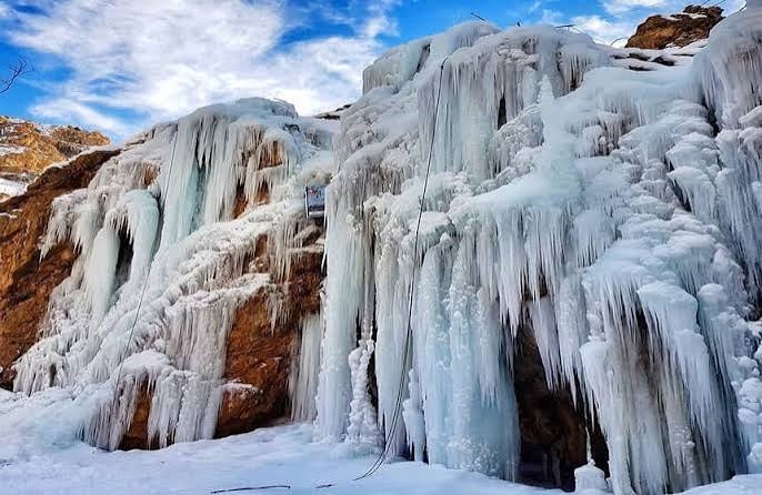 برند ۲۹ - آبشارهای یخی ایران؛ زمستان سفید در دل کوهستان