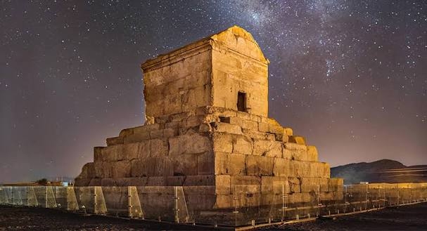 برند ۸ - آرامگاه کوروش کبیر (پاسارگاد)