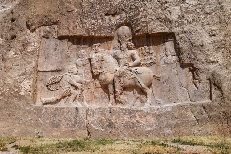 برند ۱۳ - نقش برجسته‌های ساسانی؛ تاریخ ایران روی سنگ