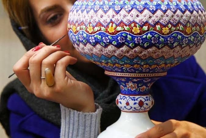 برند ۸ - میناکاری؛ نقاشی روی فلز، هنر آتش و رنگ