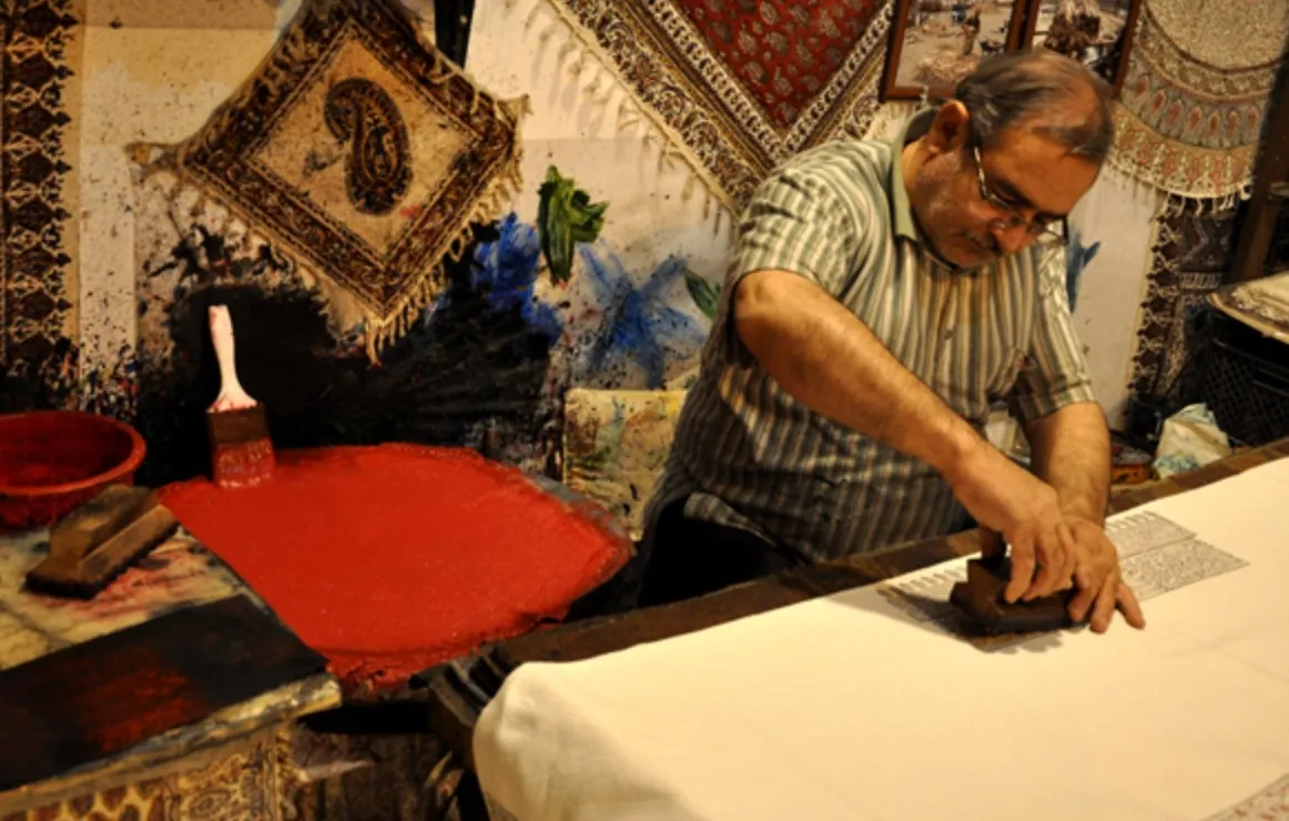 قلمکار؛ رنگارنگ‌ترین پارچه ایرانی، نقش گل و مرغ بر بوم کتان