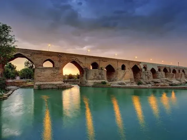 پل‌های تاریخی ایران (سی‌وسه‌پل، پل خواجو، پل ورسک)