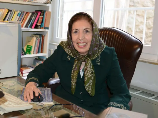ژاله آموزگار